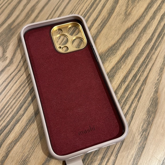 Moshi 14 Pro Max case. Good condition. Excellent price. - Picture 4 of 6